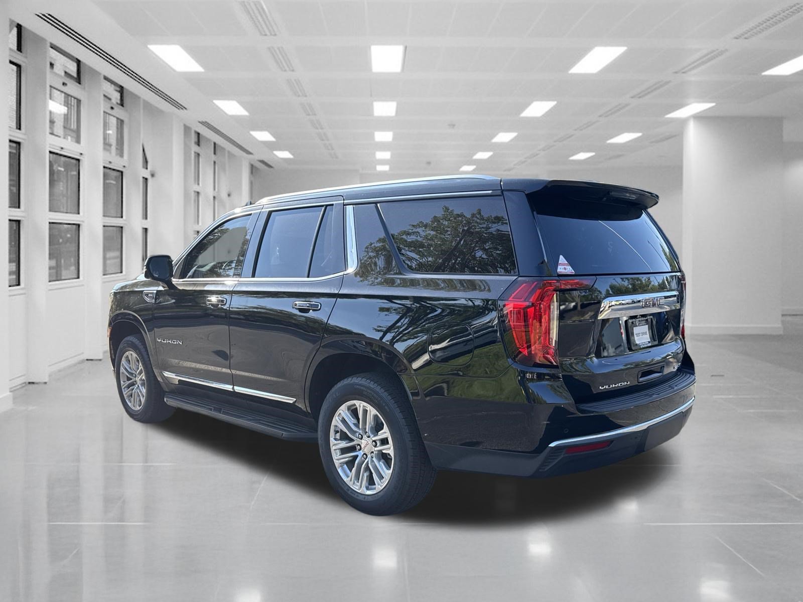 Certified 2024 GMC Yukon SLT w/ SLT Premium Package AWD/4WD image 7