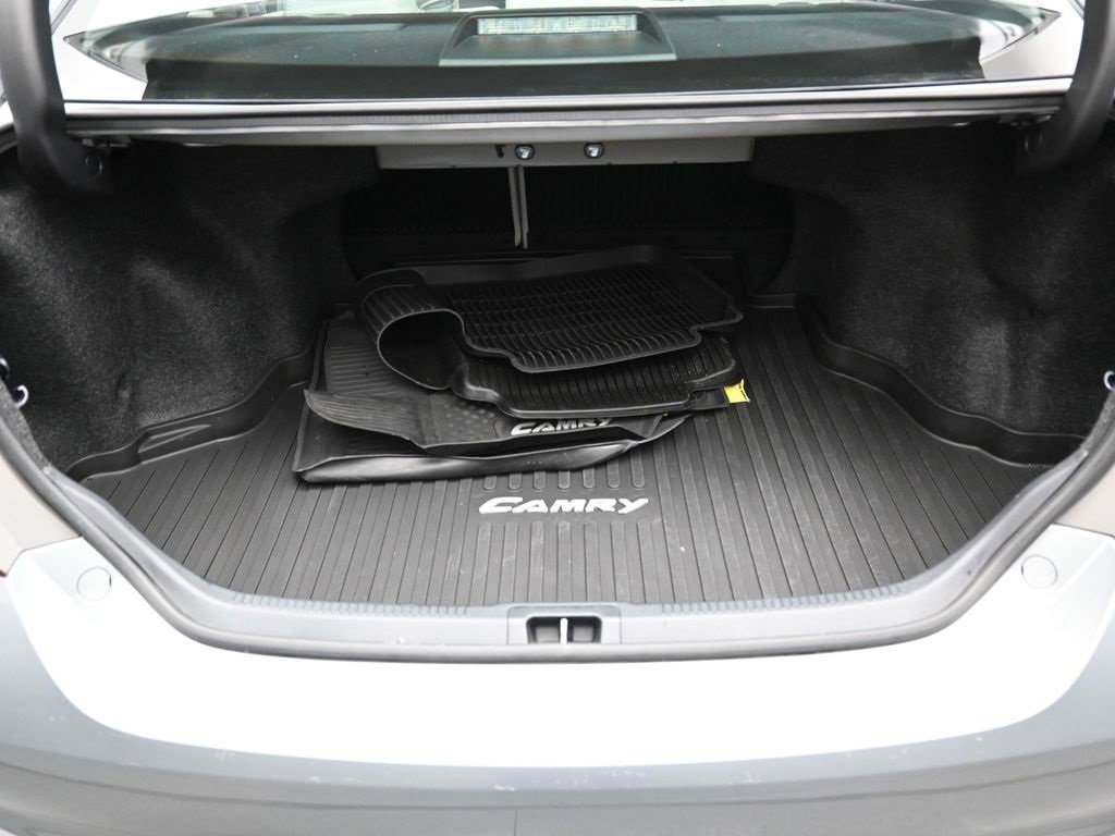 Used 2016 Toyota Camry XLE image 32