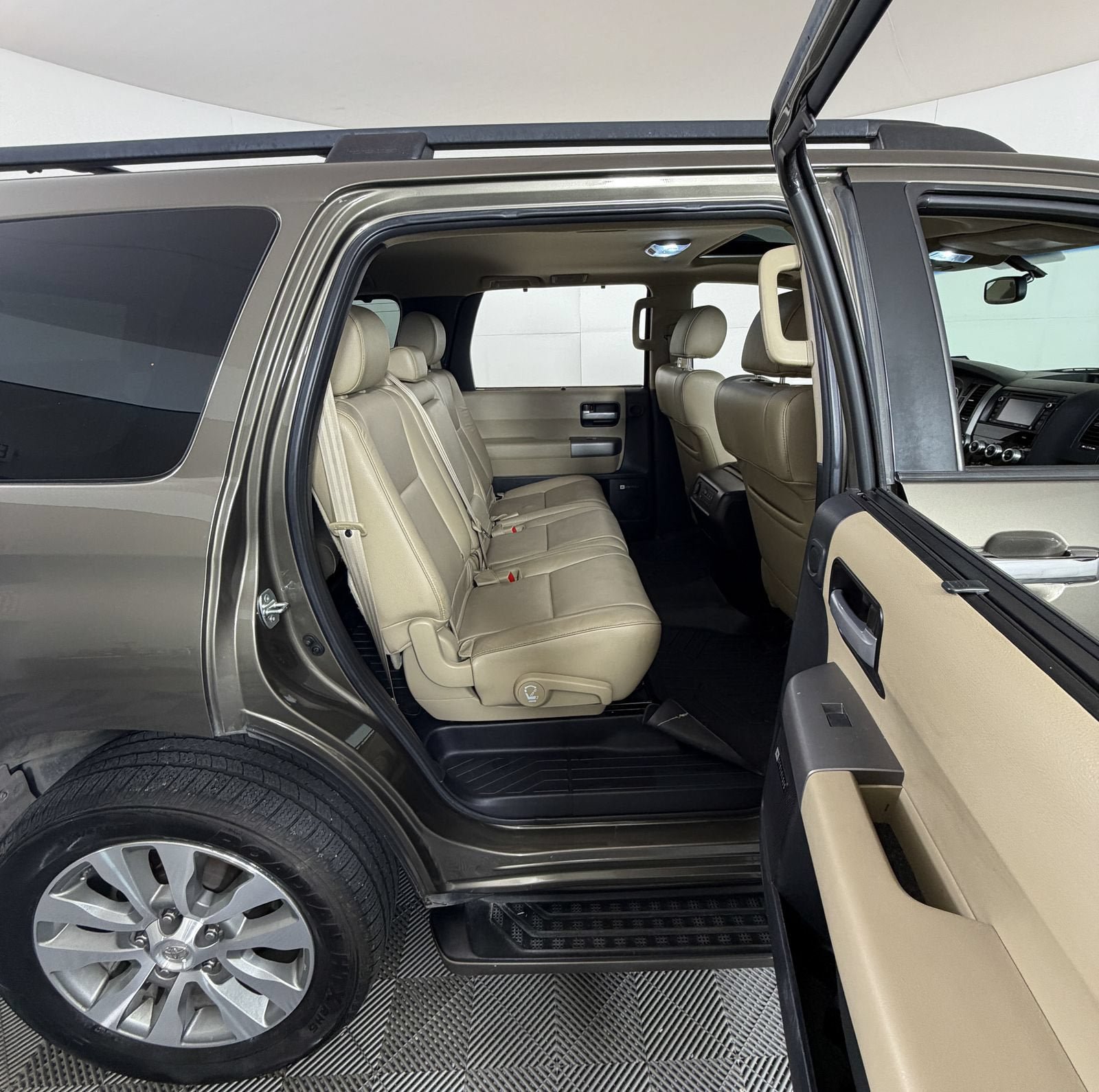 Used 2017 Toyota Sequoia Limited w/ Safety & Convenience Package RWD image 6