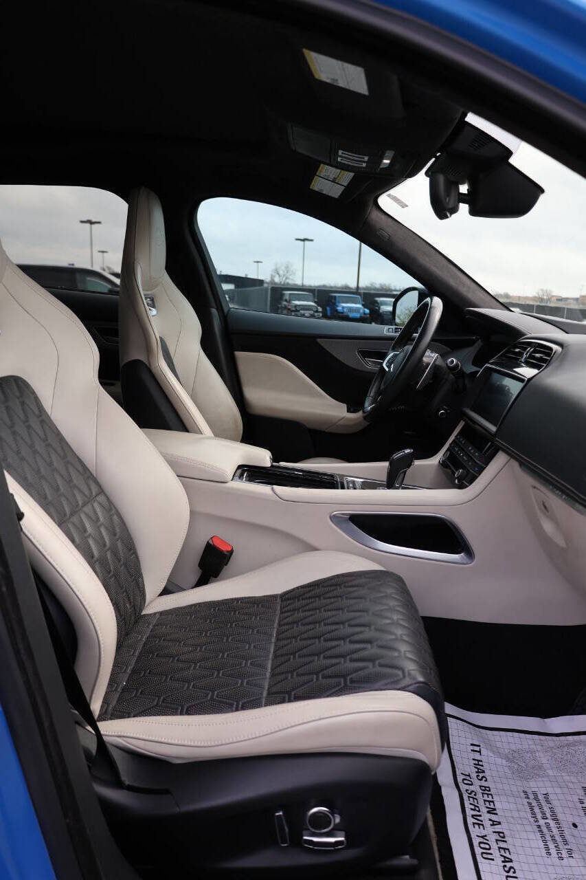 Used 2020 Jaguar F-PACE SVR image 15