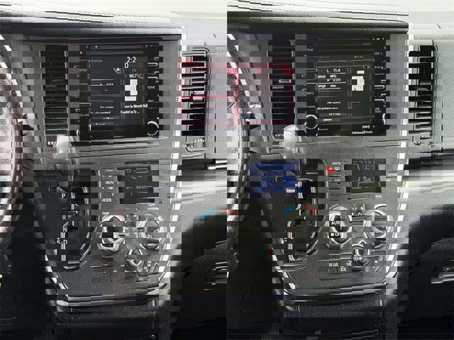 Used 2018 Toyota Sienna SE image 17