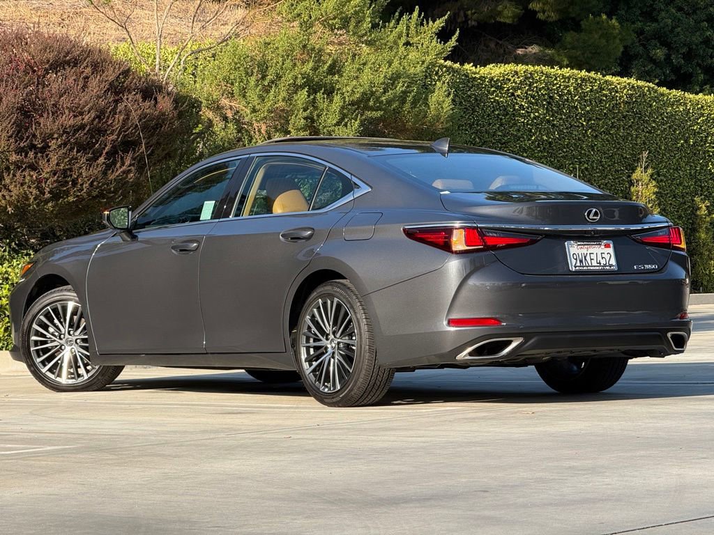 Used 2025 Lexus ES 350 w/ Premium Package FWD image 2