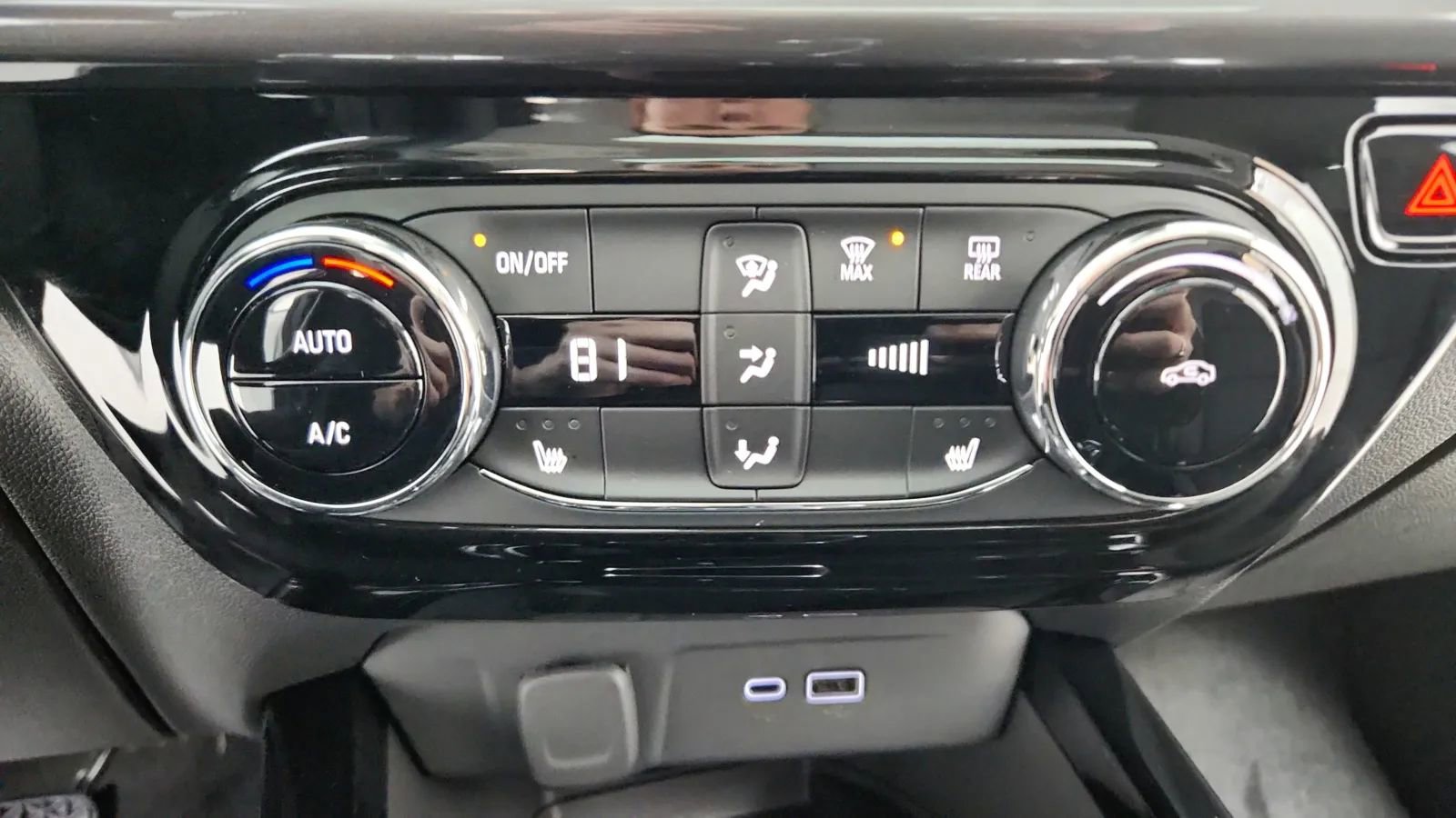 Used 2024 Chevrolet Trax ACTIV w/ Sunroof Package image 28