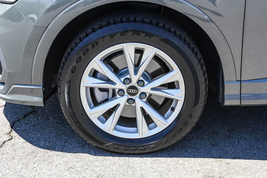 Used 2023 Audi Q3 2.0T Premium w/ Convenience Package image 9