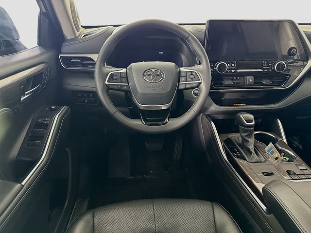 Used 2024 Toyota Highlander Platinum FWD image 22