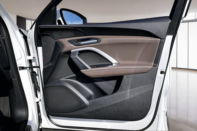 Used 2025 Audi Q5 Premium w/ Convenience Package image 28