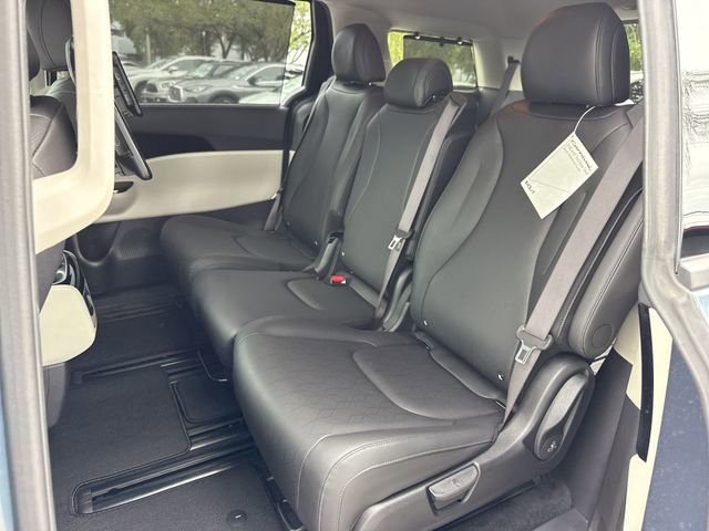 Used 2024 Kia Carnival SX FWD image 23