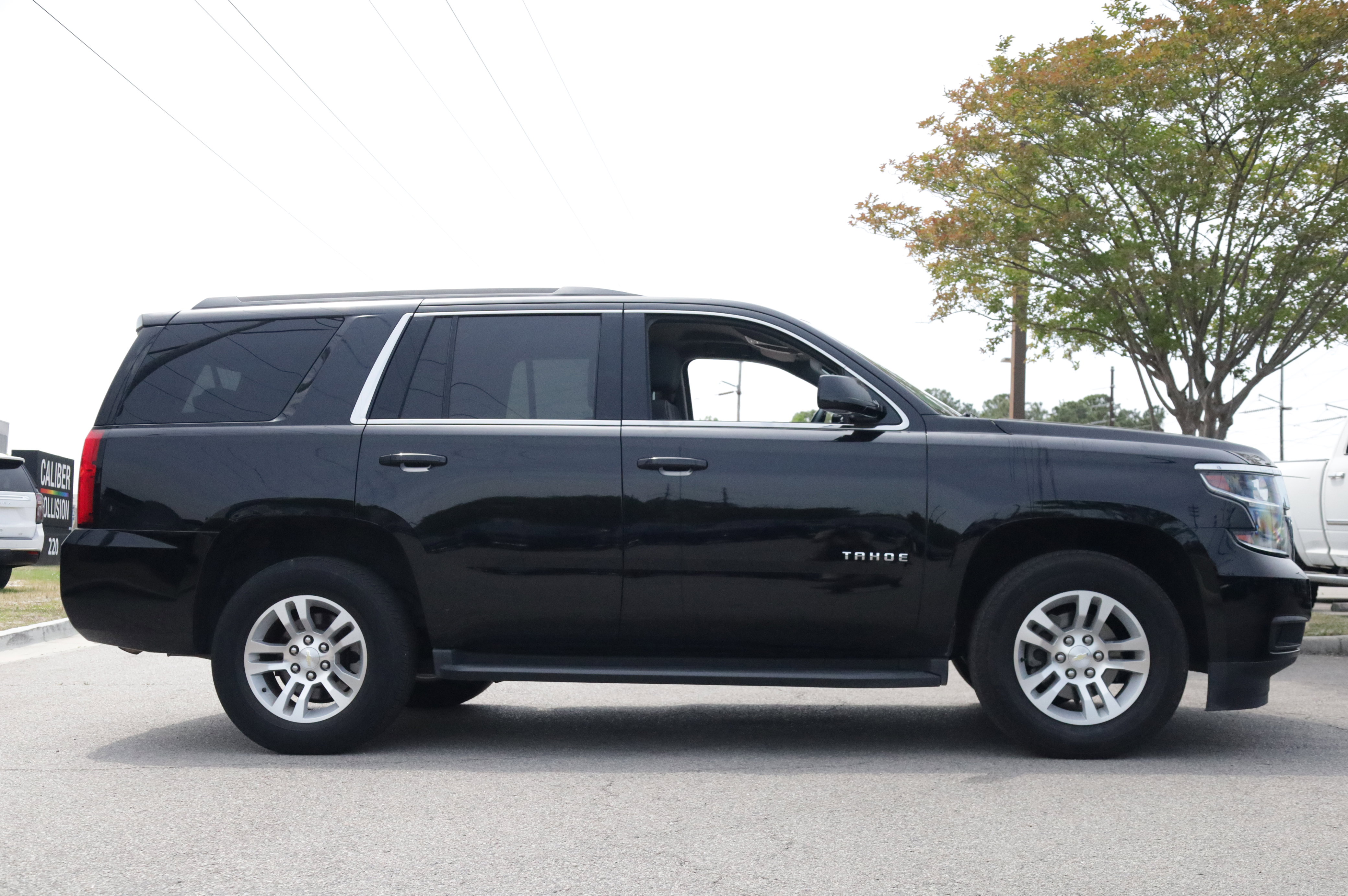 Used 2018 Chevrolet Tahoe LS w/ Enhanced Driver Alert Package RWD image 6