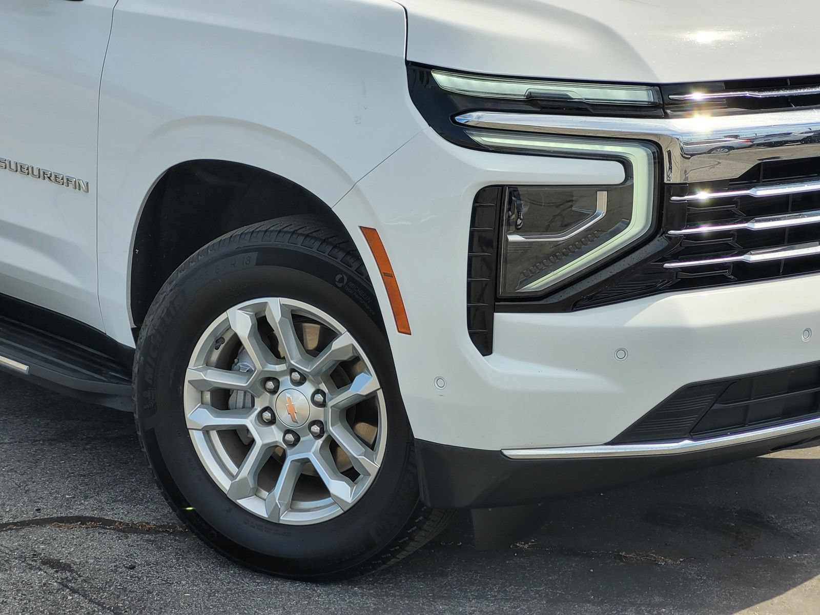 Used 2025 Chevrolet Suburban LT AWD/4WD image 9