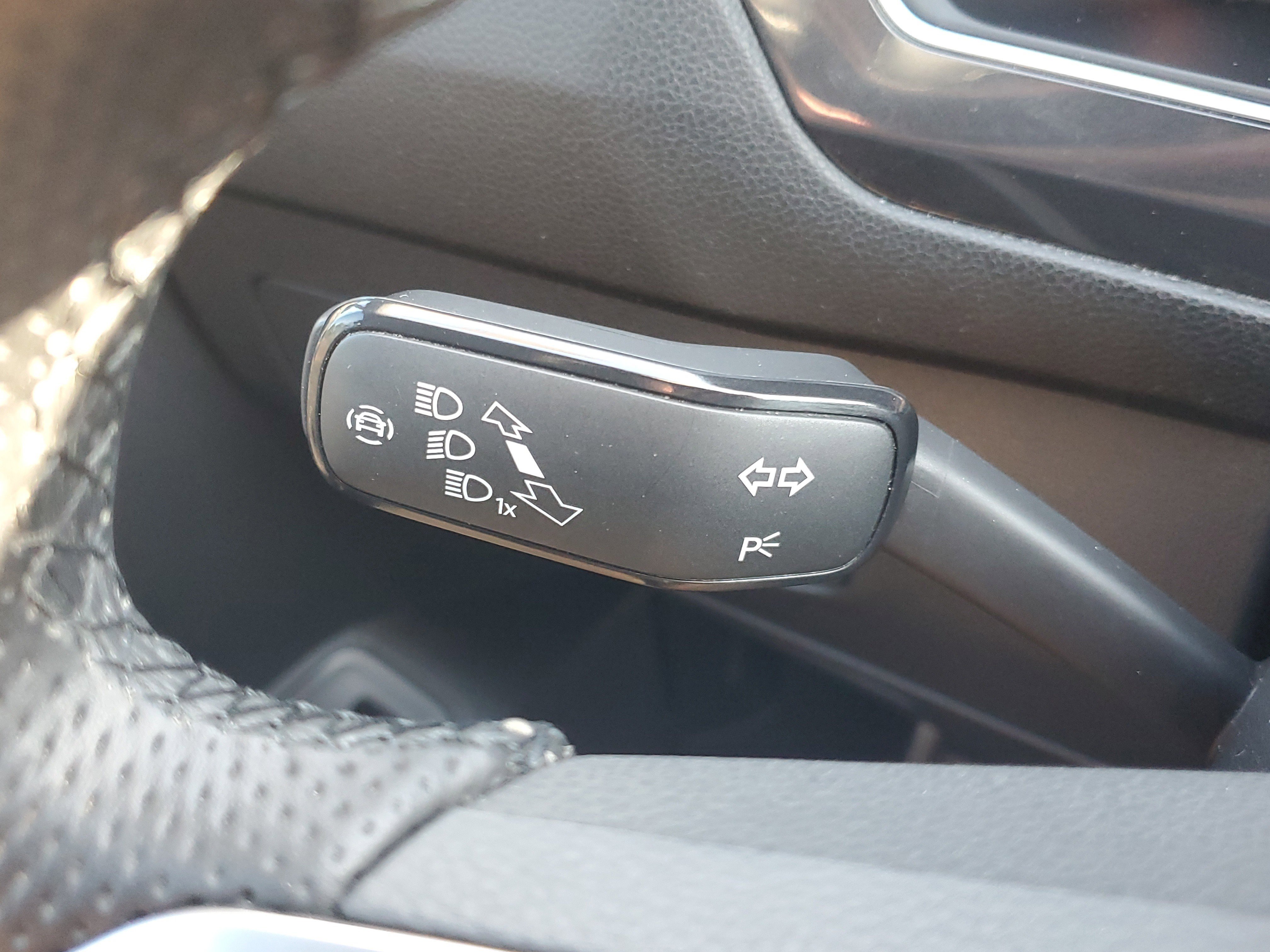 Used 2022 Volkswagen Tiguan SEL R-Line image 32