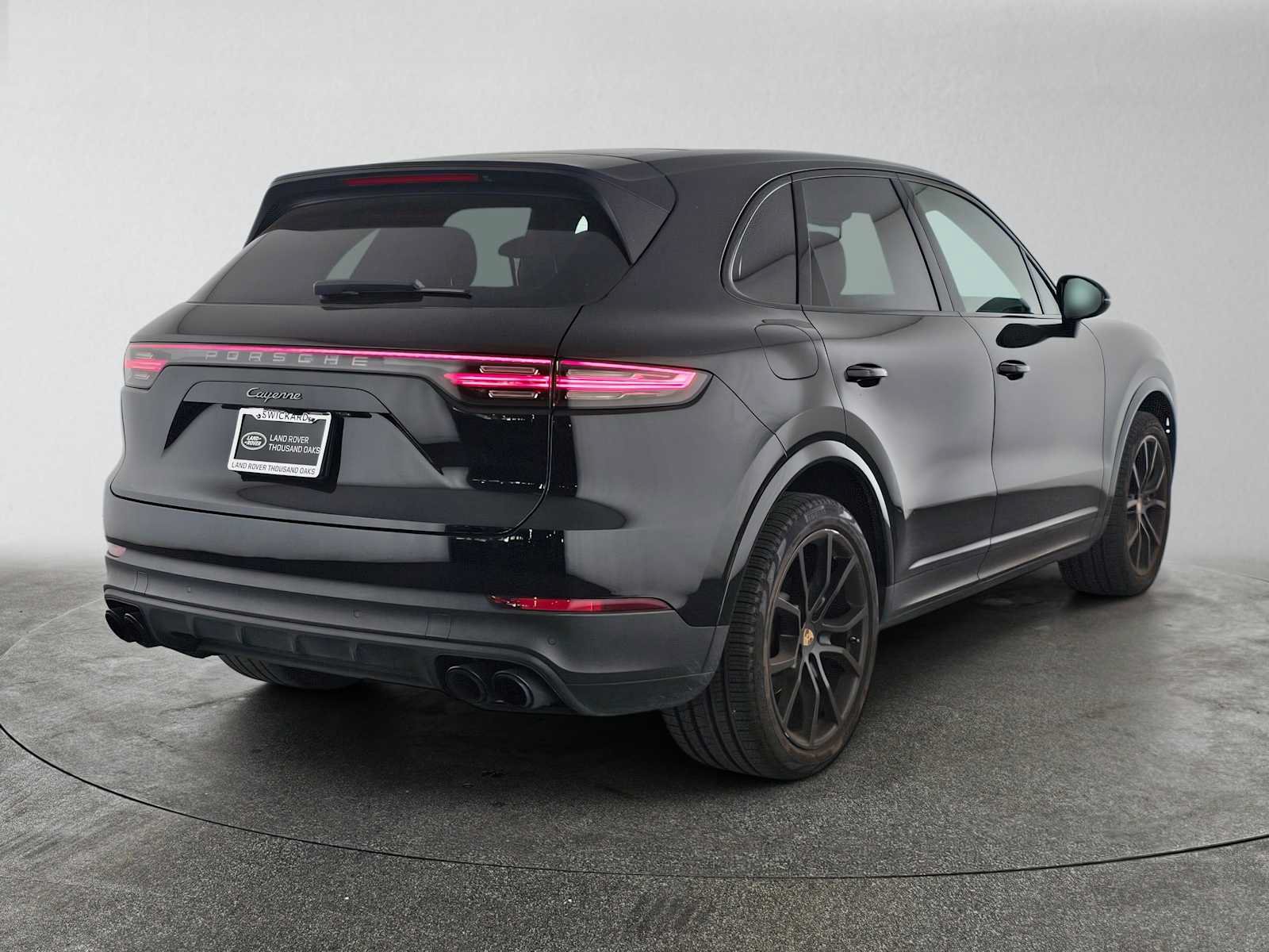 Used 2023 Porsche Cayenne Platinum Edition AWD/4WD image 5