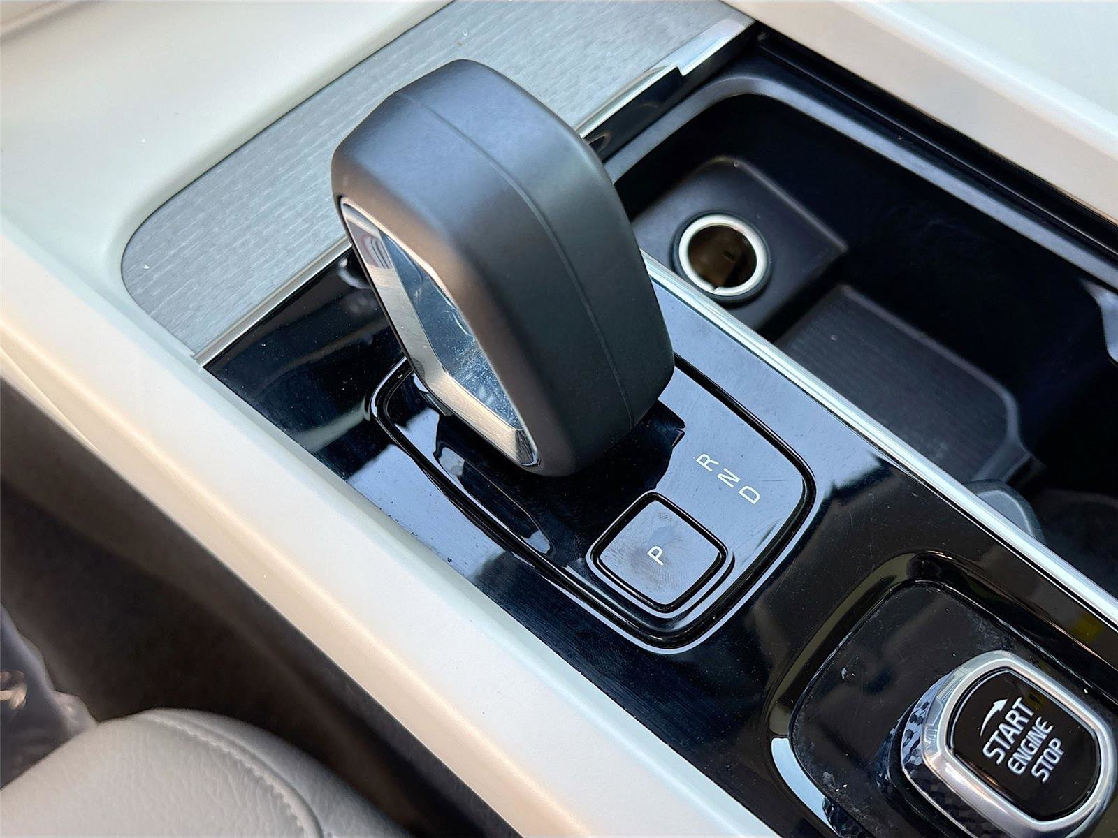 Used 2025 Volvo V60 B5 Cross Country Plus image 17