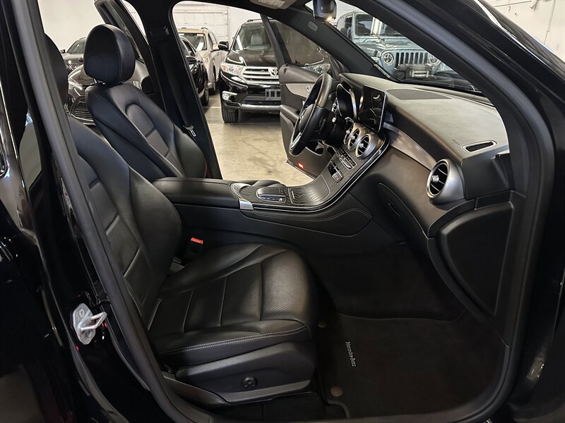 Used 2021 Mercedes-Benz GLC 300 4MATIC image 12