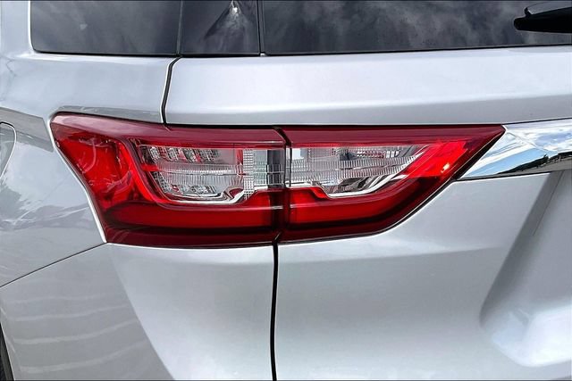 Used 2021 Chevrolet Traverse LS FWD image 28
