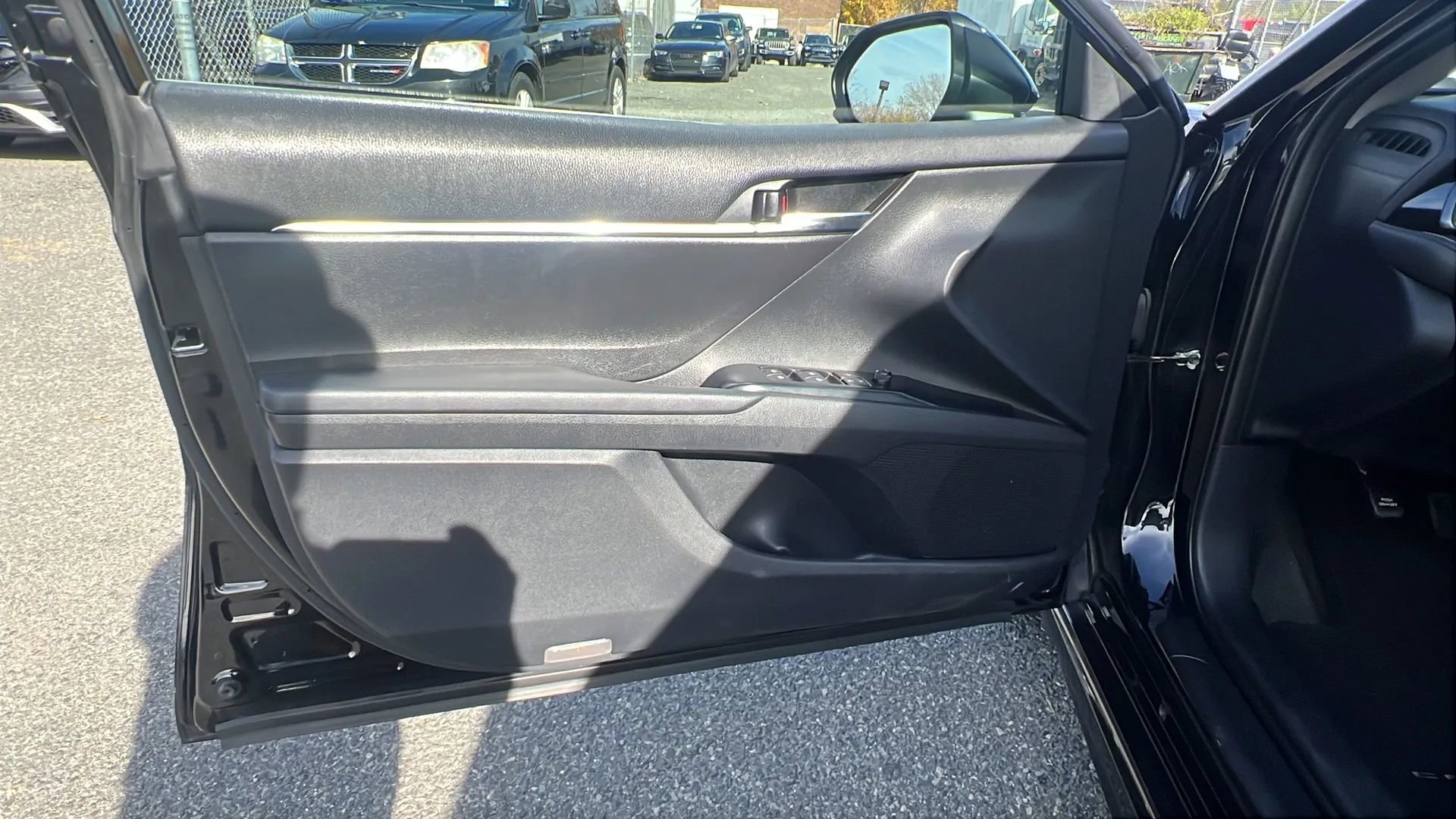 Used 2019 Toyota Camry SE image 21