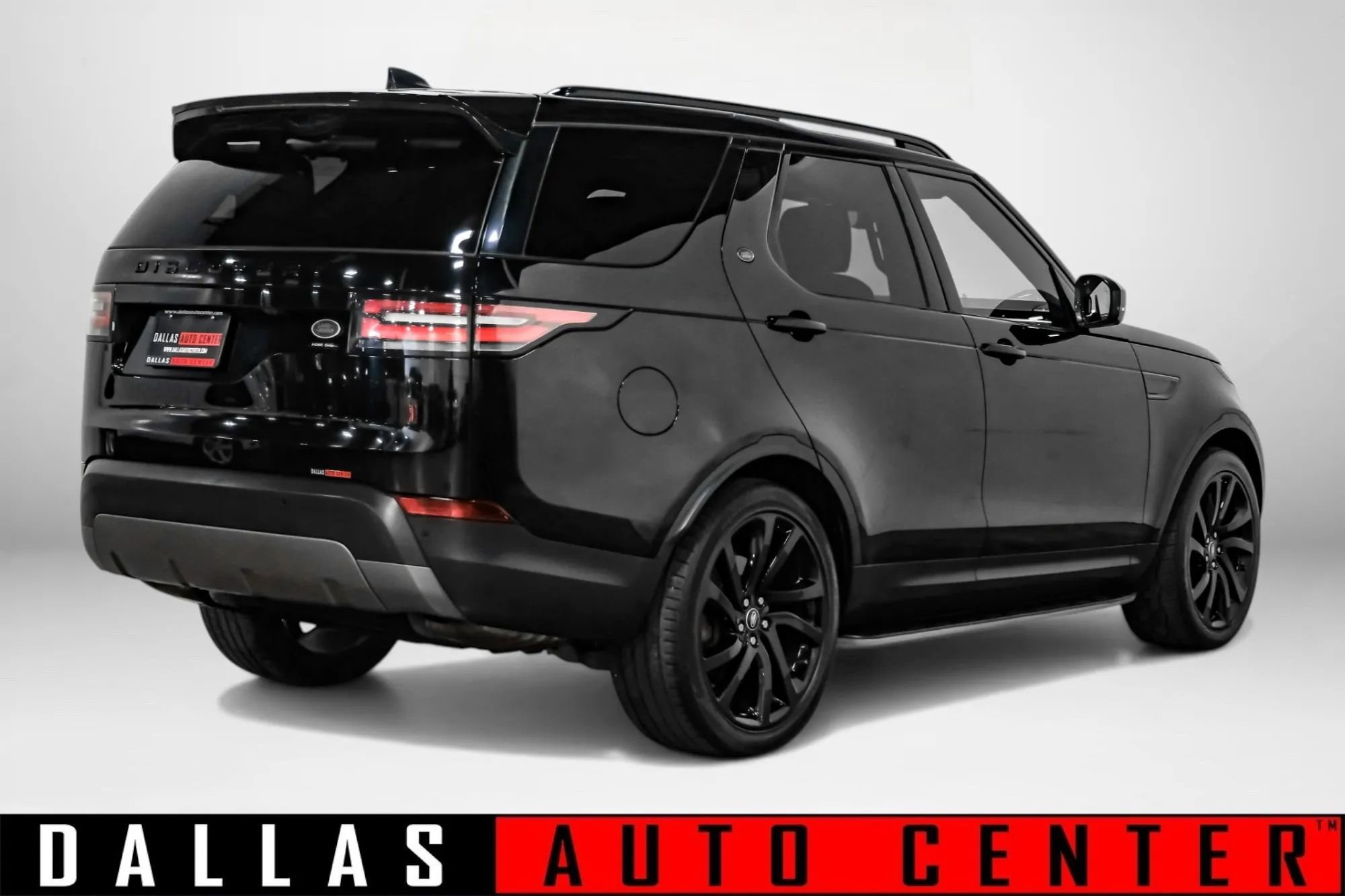 Used 2017 Land Rover Discovery HSE Luxury AWD/4WD image 4