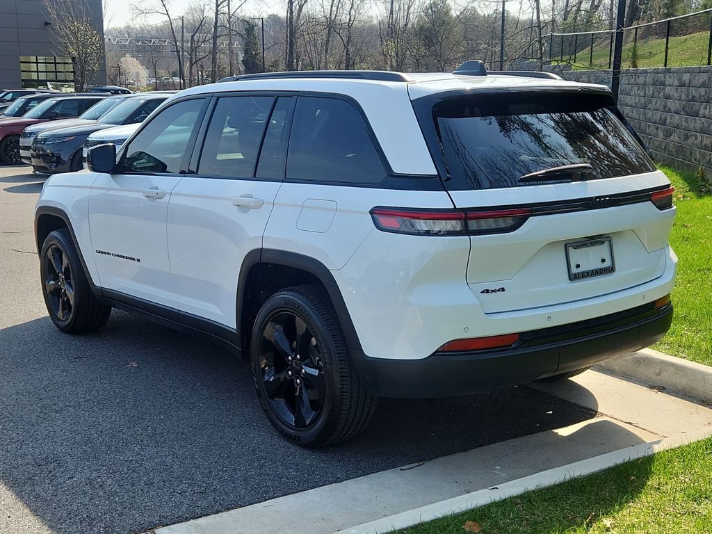 Used 2024 Jeep Grand Cherokee Altitude AWD/4WD image 12