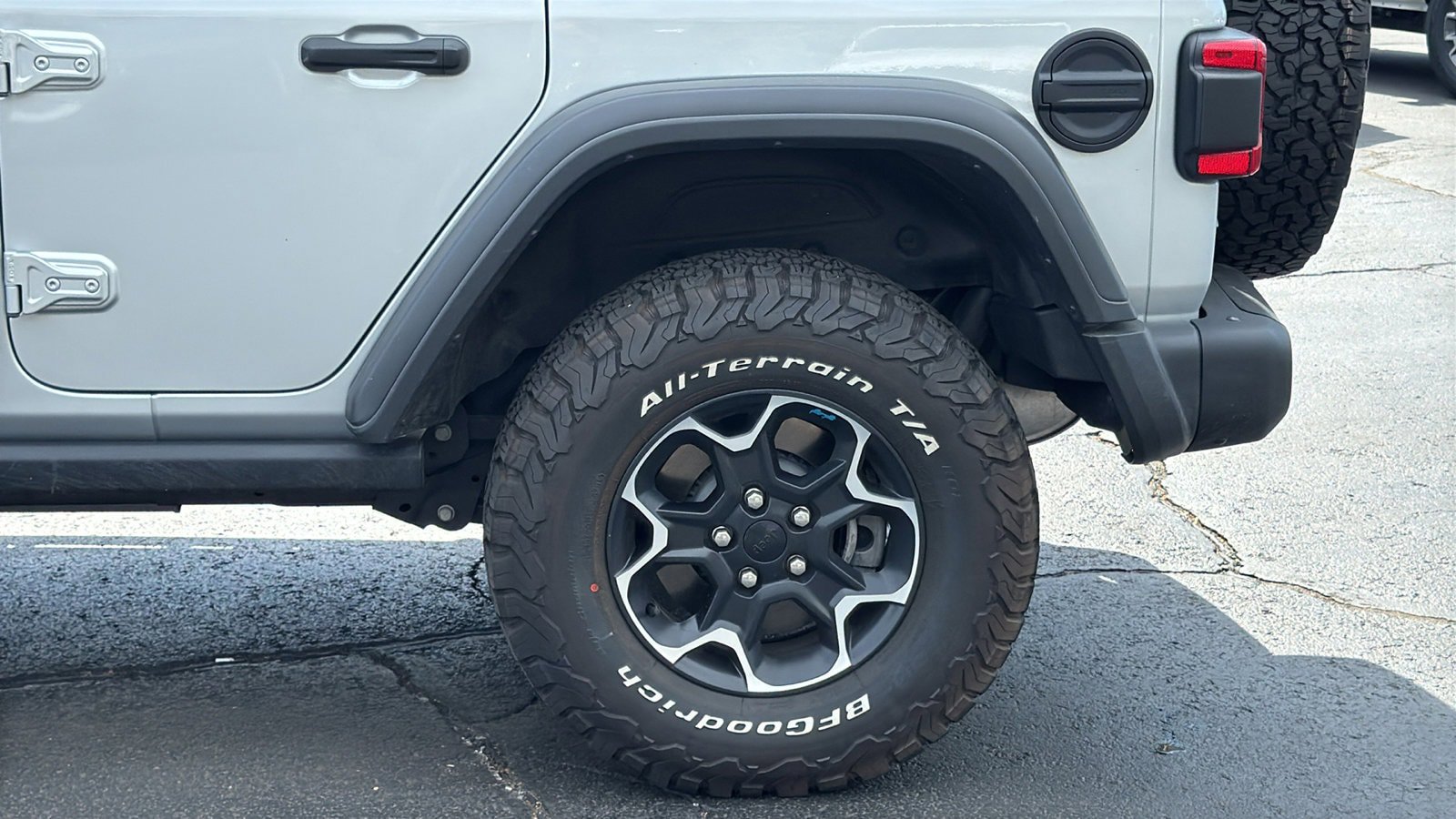 Used 2023 Jeep Wrangler Unlimited Rubicon 4xe w/ Steel Bumper Group AWD/4WD image 4