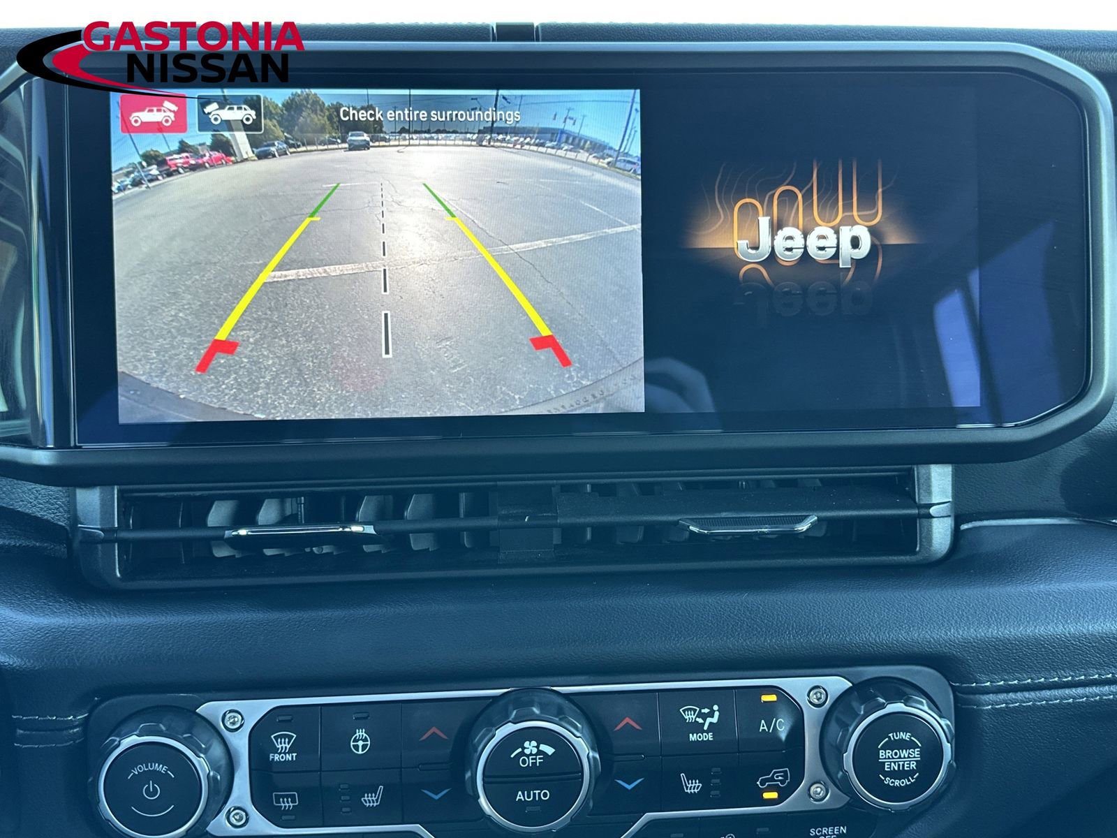 Used 2024 Jeep Wrangler Unlimited Sahara w/ Technology Group image 5