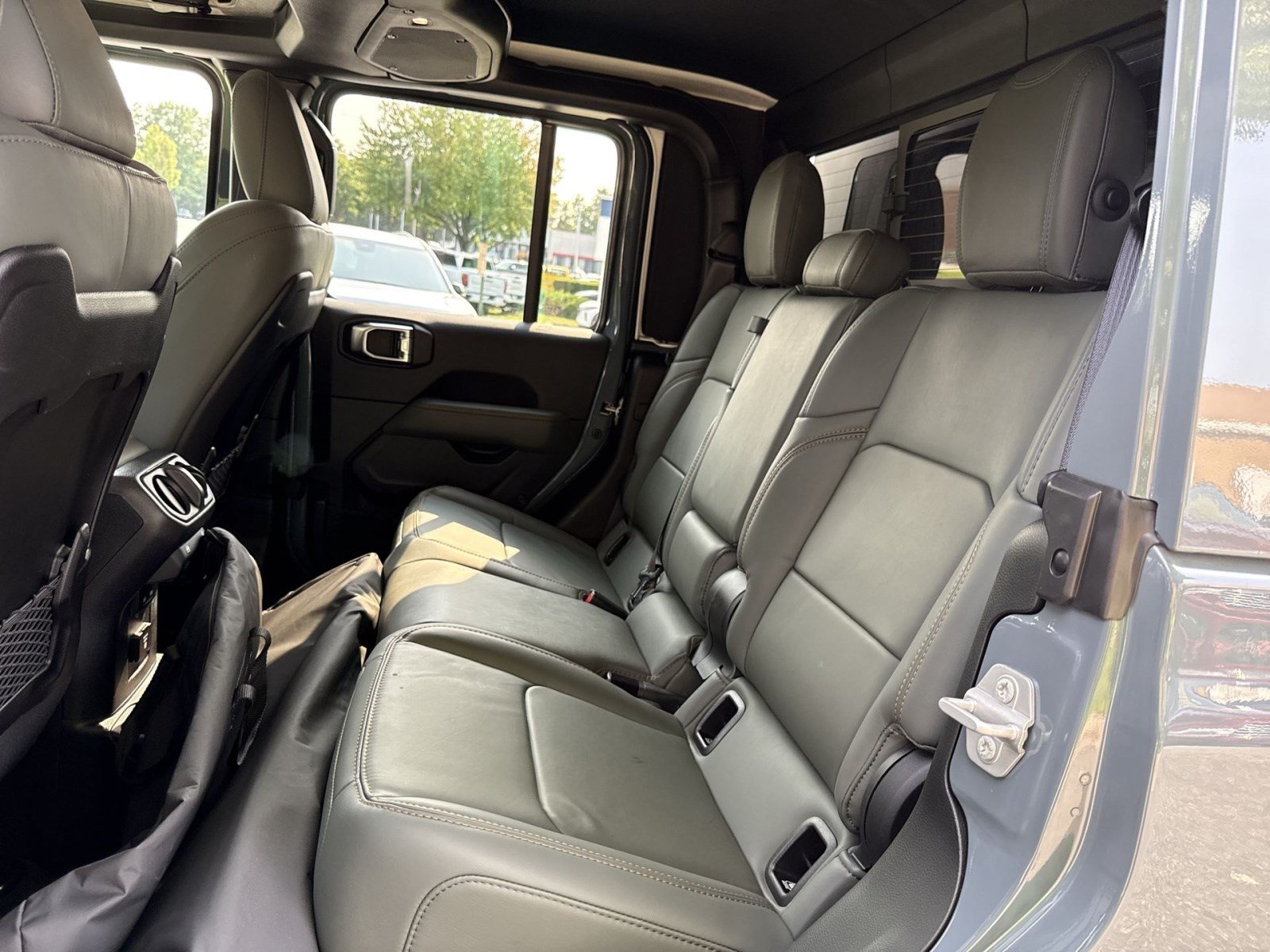 Used 2025 Jeep Gladiator Mojave AWD/4WD image 22