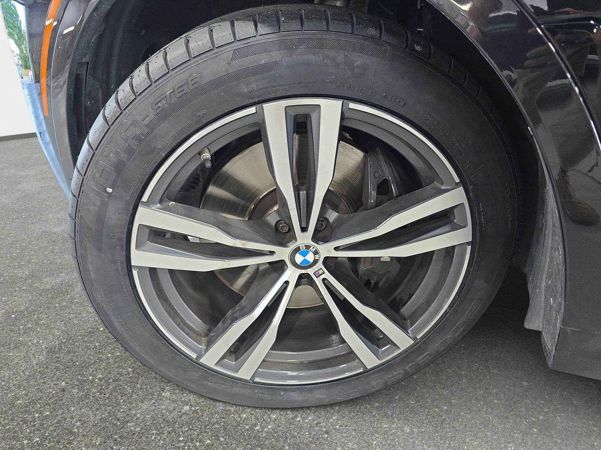 Used 2023 BMW X7 xDrive40i w/ M Sport Package AWD/4WD image 31