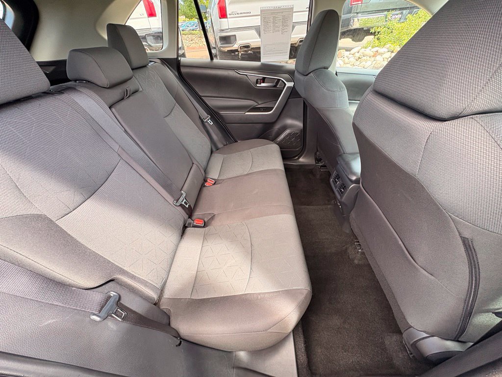 Used 2025 Toyota RAV4 XLE AWD/4WD image 28
