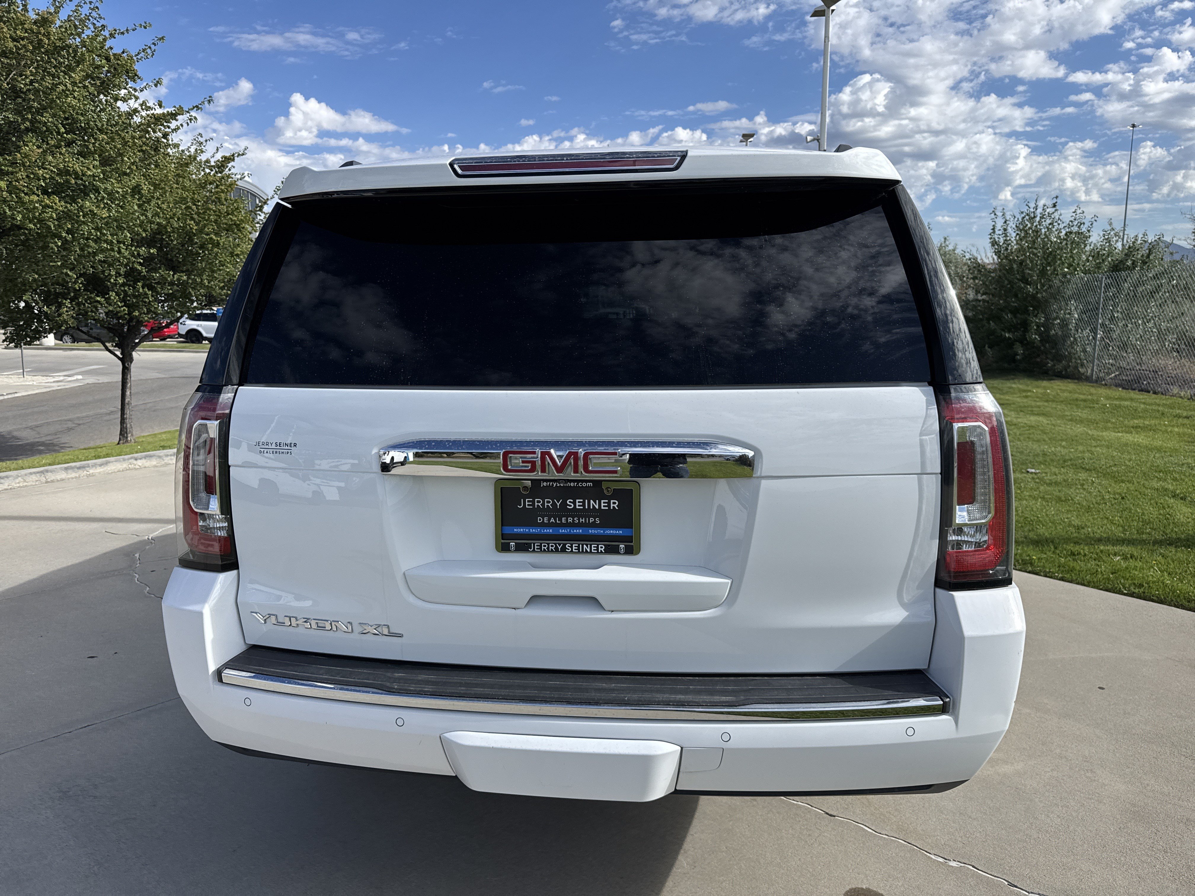 Used 2020 GMC Yukon XL Denali w/ Open Road Package AWD/4WD image 4