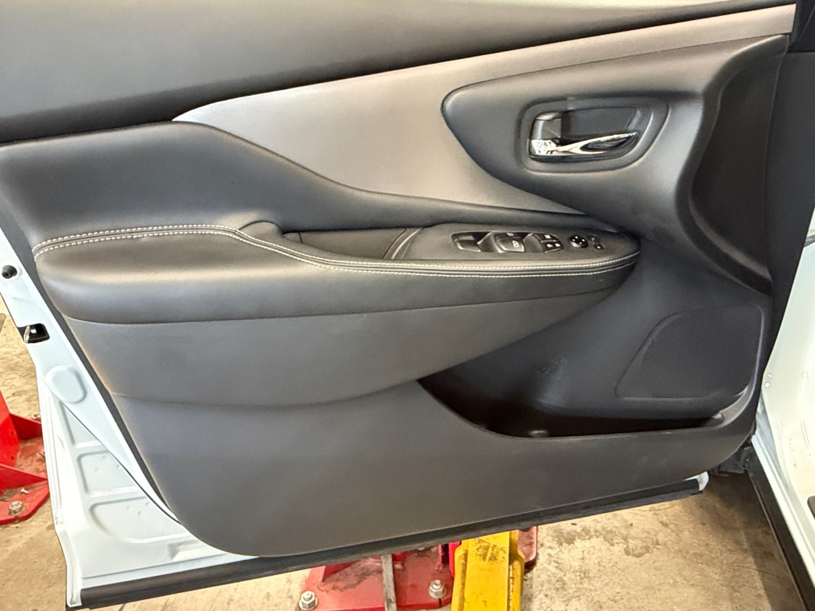 Used 2024 Nissan Murano SV w/ SV Midnight Edition Package FWD image 26