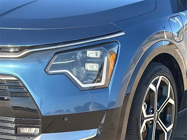 Used 2024 Kia Niro SX Touring image 4