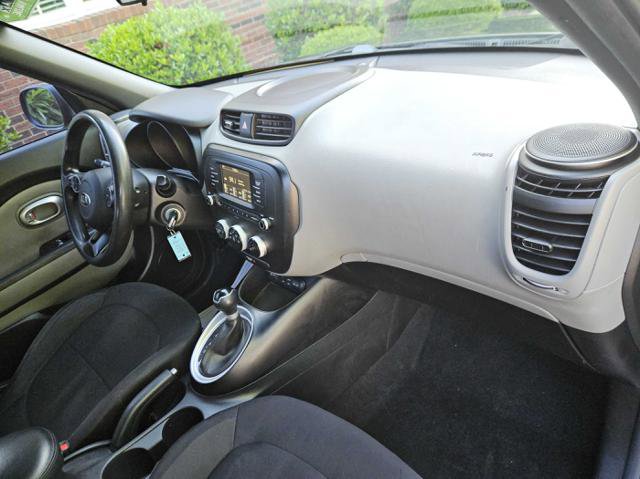Used 2017 Kia Soul FWD image 29