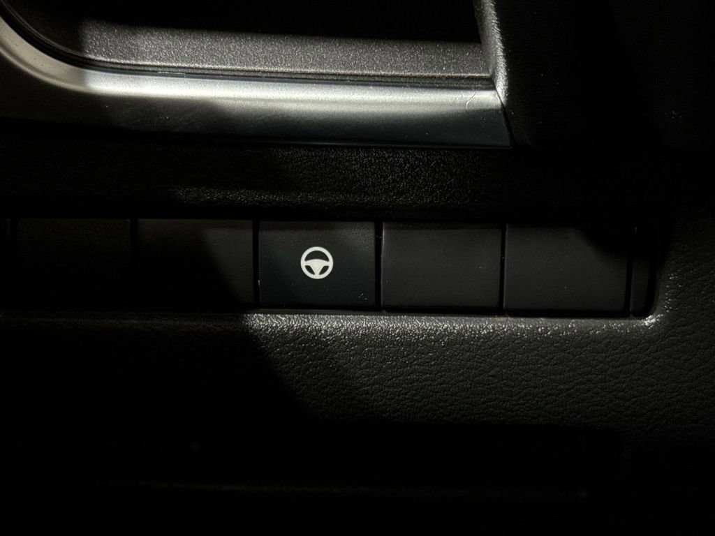 Used 2021 Nissan Rogue SV AWD/4WD image 17