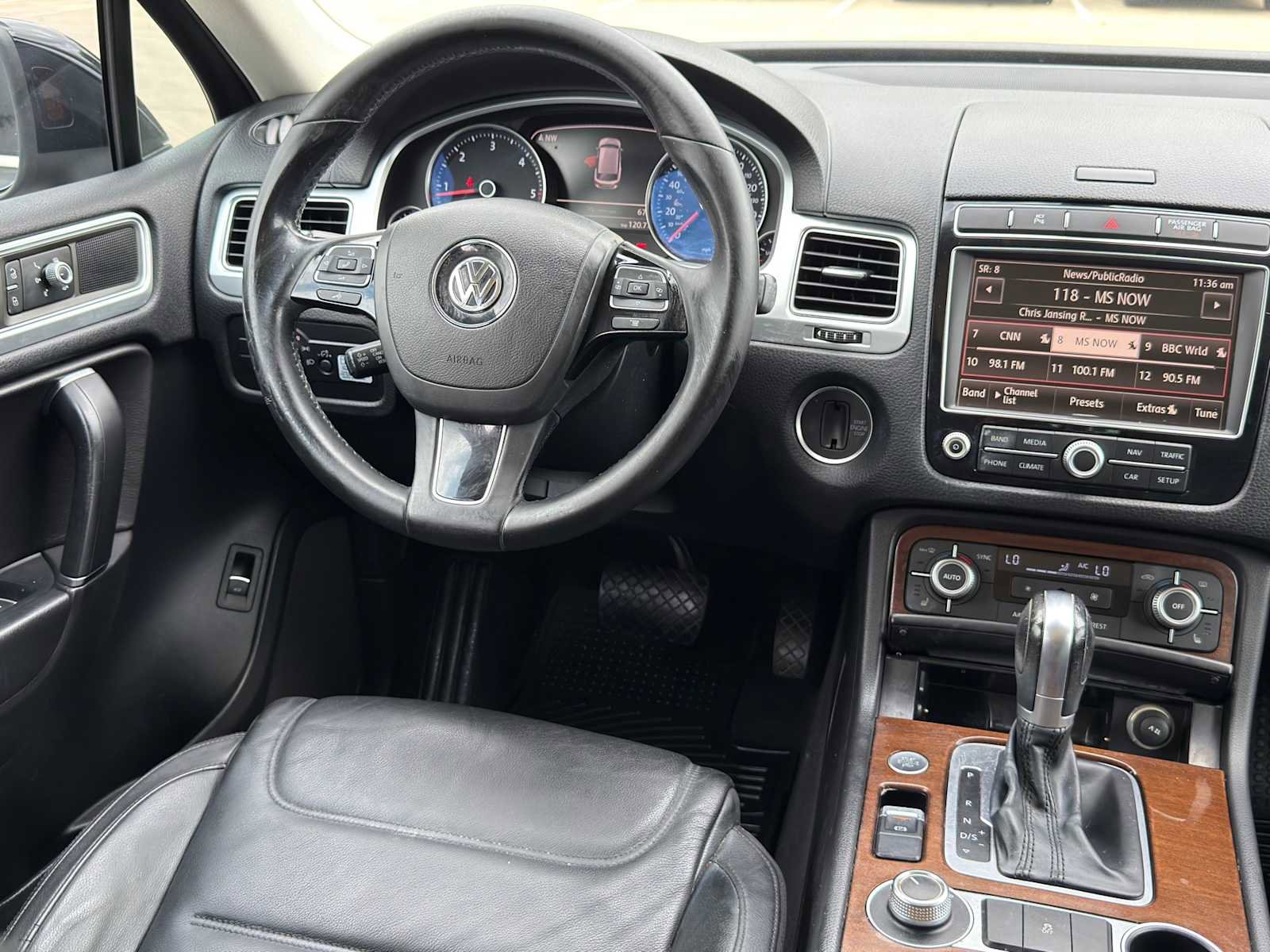 Used 2015 Volkswagen Touareg TDI AWD/4WD image 21