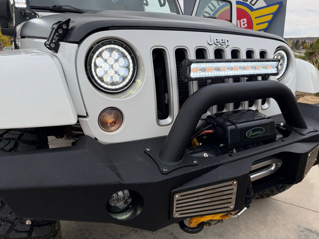 Used 2016 Jeep Wrangler Unlimited Sahara w/ Connectivity Group image 18