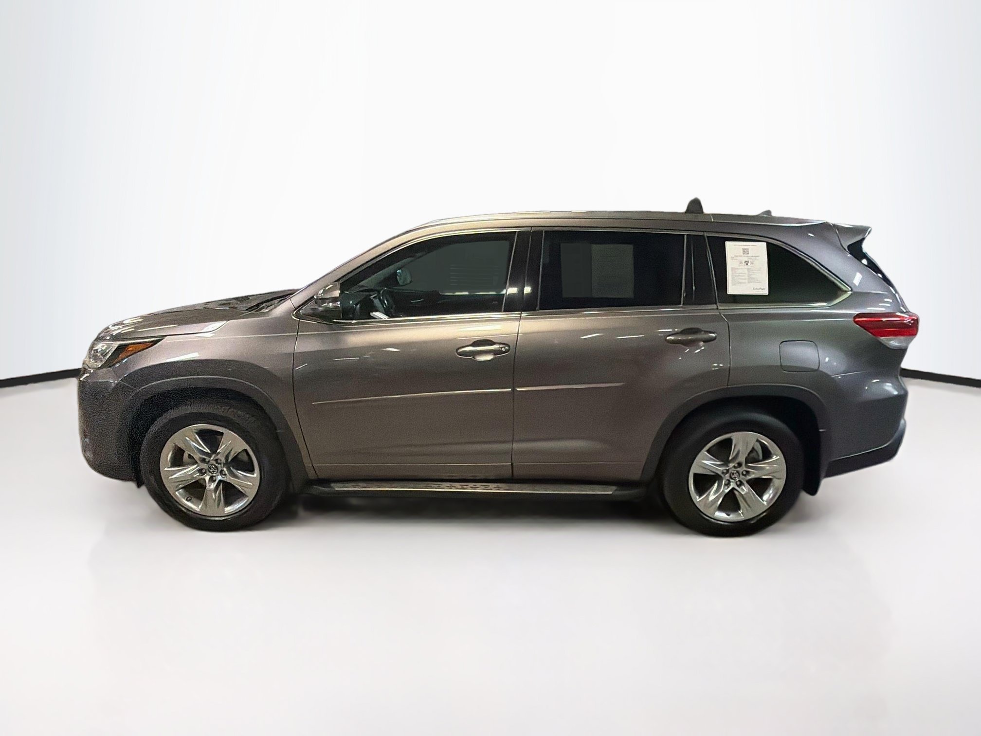 Used 2019 Toyota Highlander Limited AWD/4WD image 4