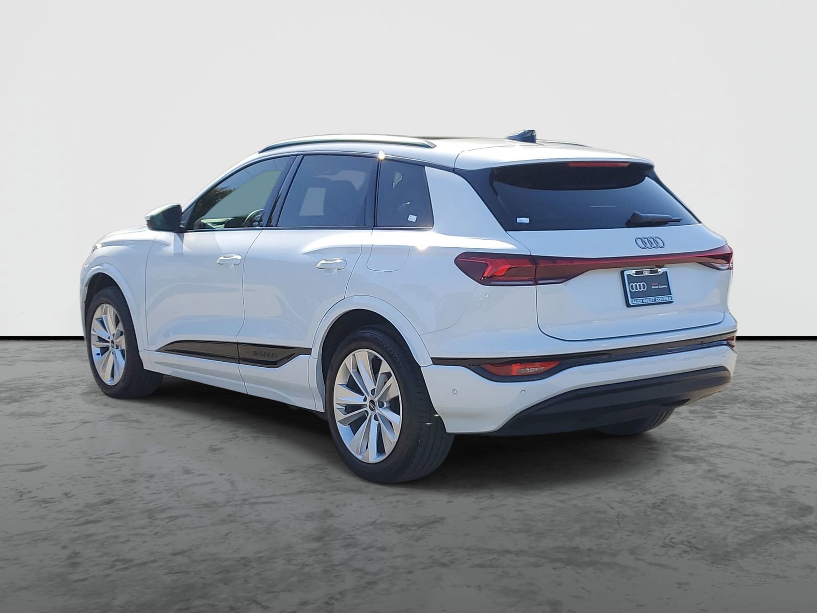 Used 2025 Audi Q6 e-tron Premium Plus w/ Premium Plus RWD image 3