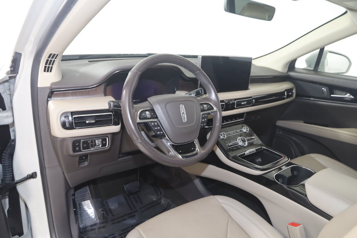 Used 2023 Lincoln Nautilus Reserve AWD/4WD image 27