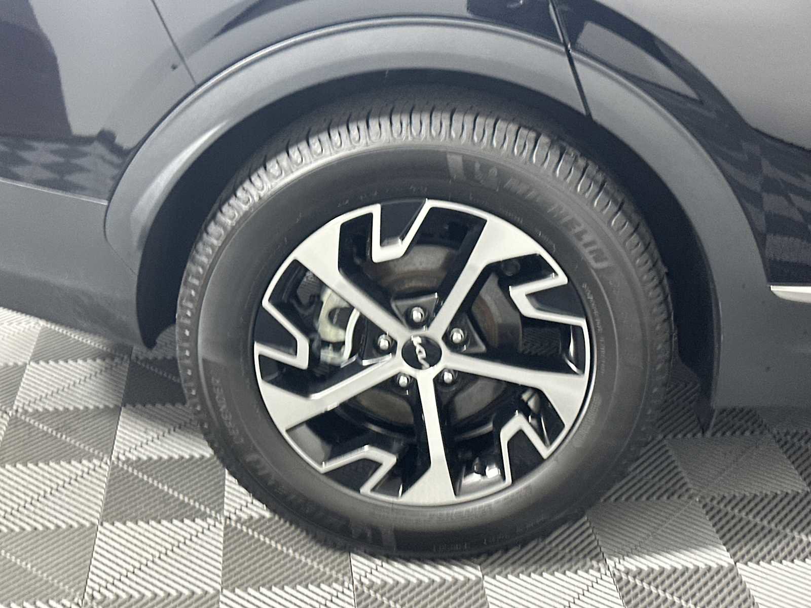 Used 2024 Kia Sportage EX FWD image 17