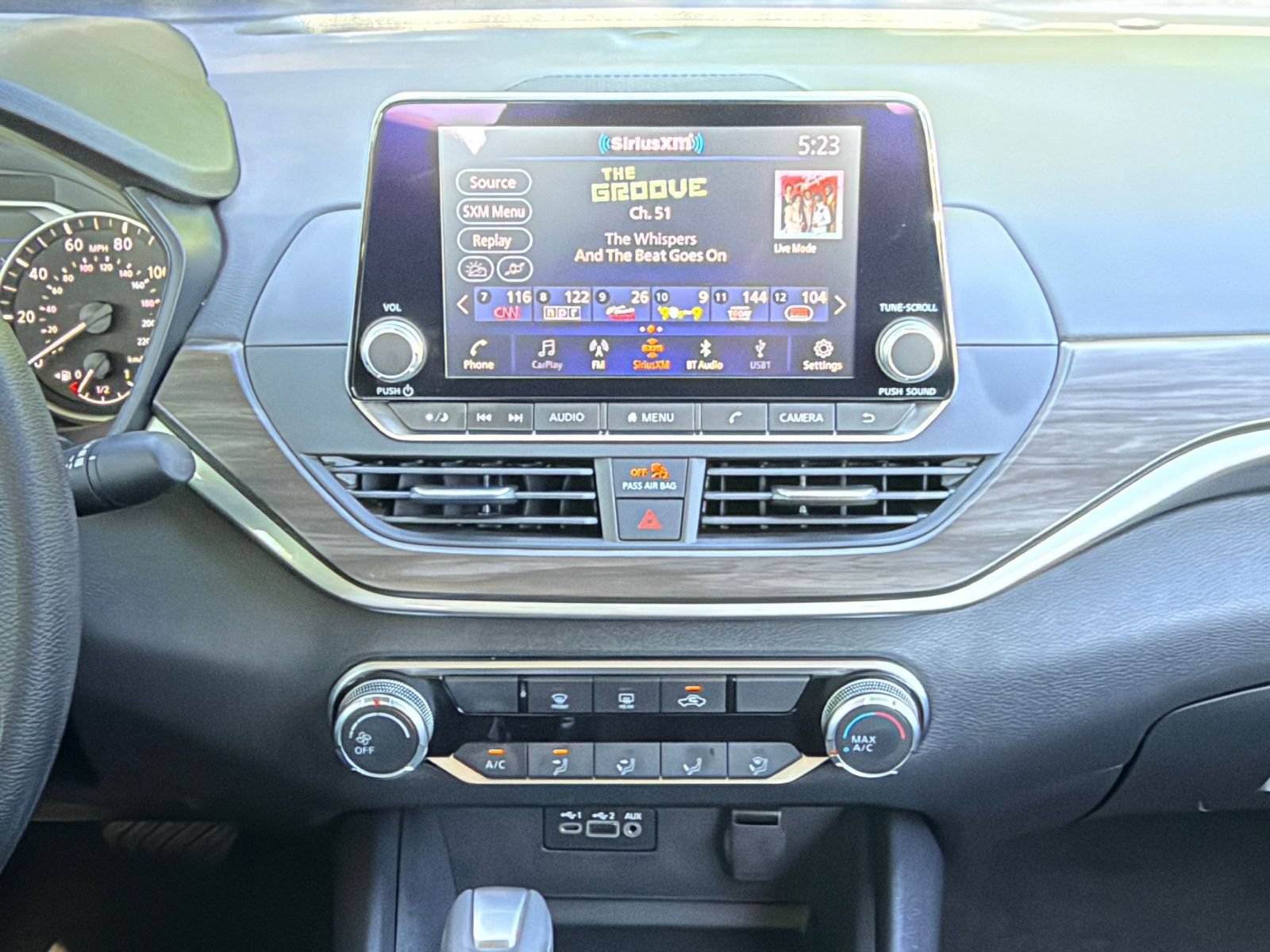 Used 2025 Nissan Altima 2.5 SV FWD image 17
