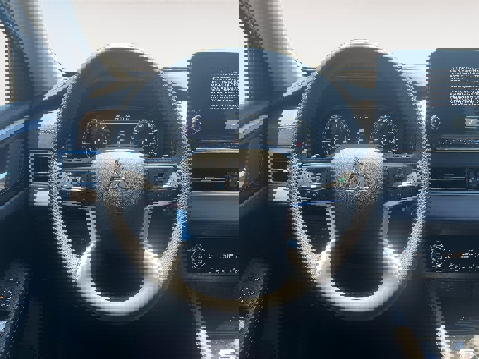 New 2025 Mitsubishi Outlander SE image 12