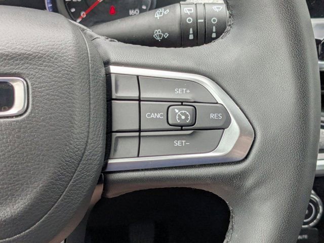 Used 2025 Jeep Compass Latitude w/ Sun & Sound Group image 17