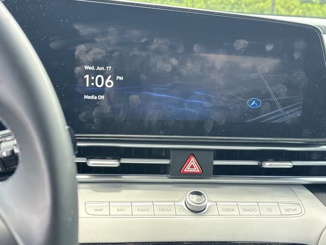 Certified 2025 Hyundai Elantra Limited FWD image 28