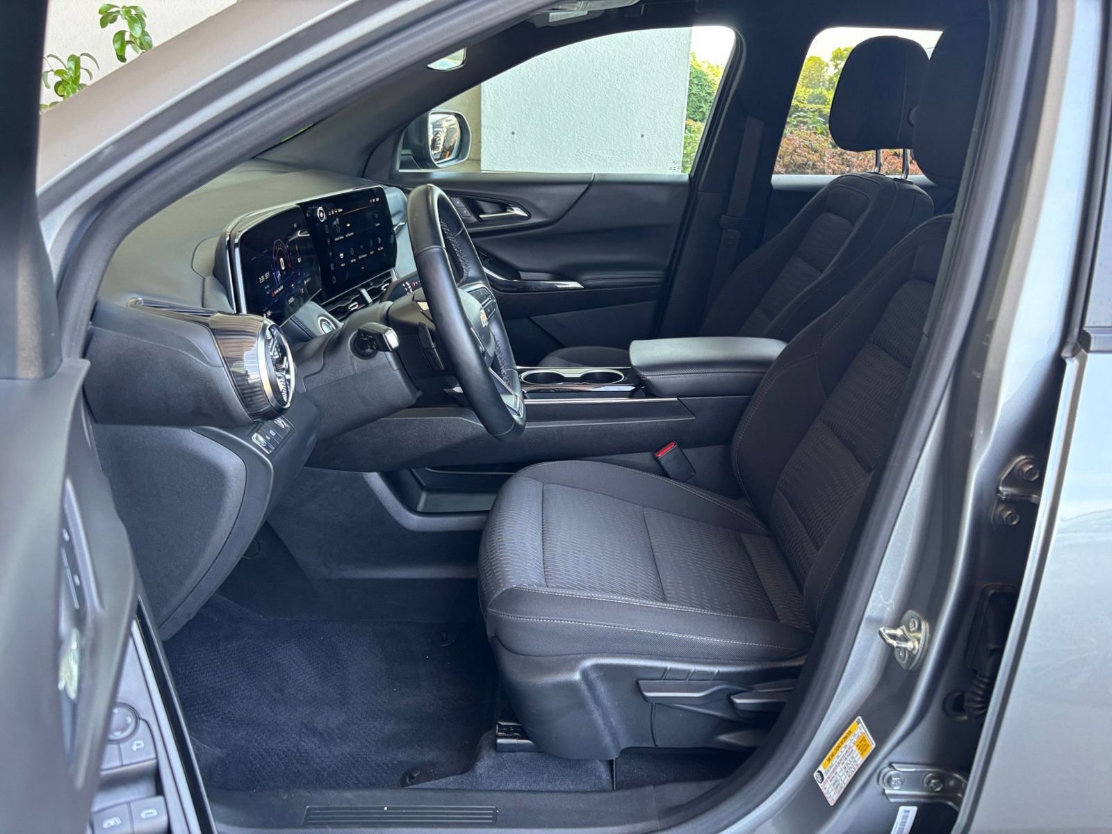 Used 2025 Chevrolet Equinox LT FWD image 28