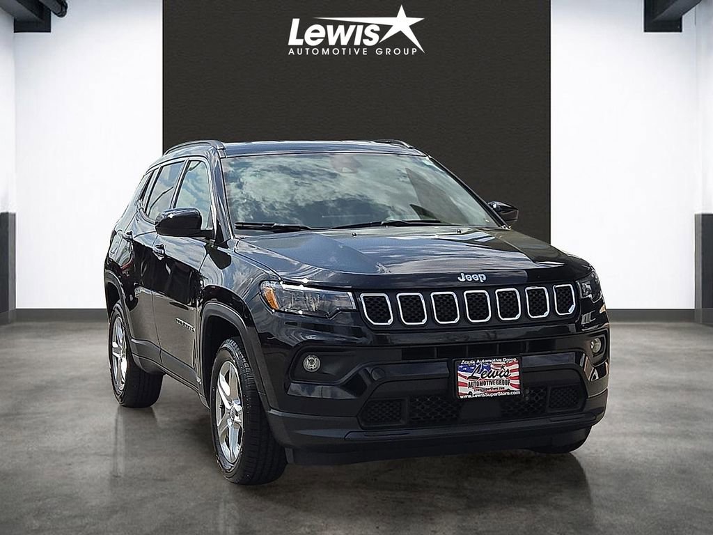 Used 2024 Jeep Compass Latitude AWD/4WD image 6