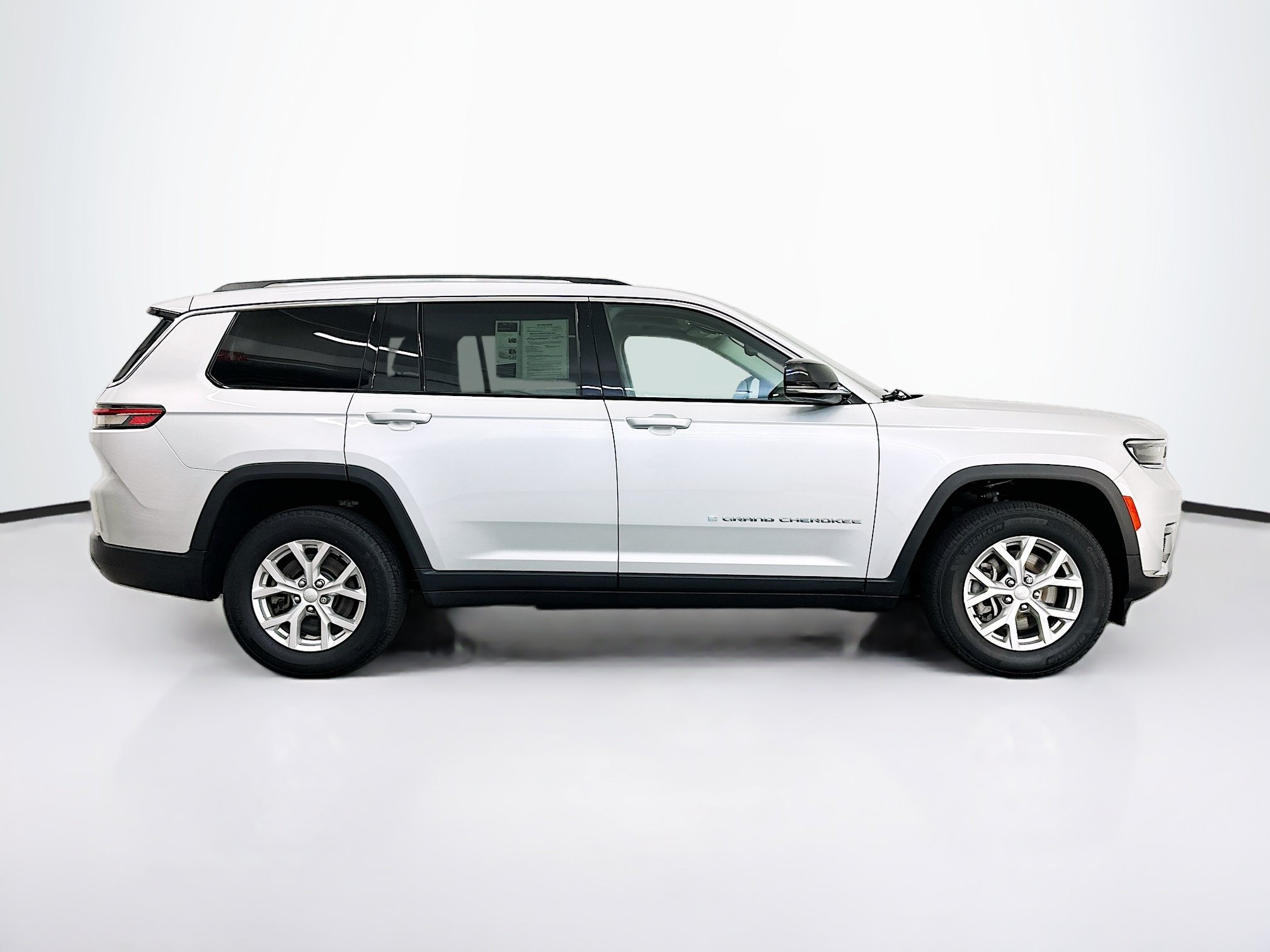 Used 2023 Jeep Grand Cherokee L Limited AWD/4WD image 10