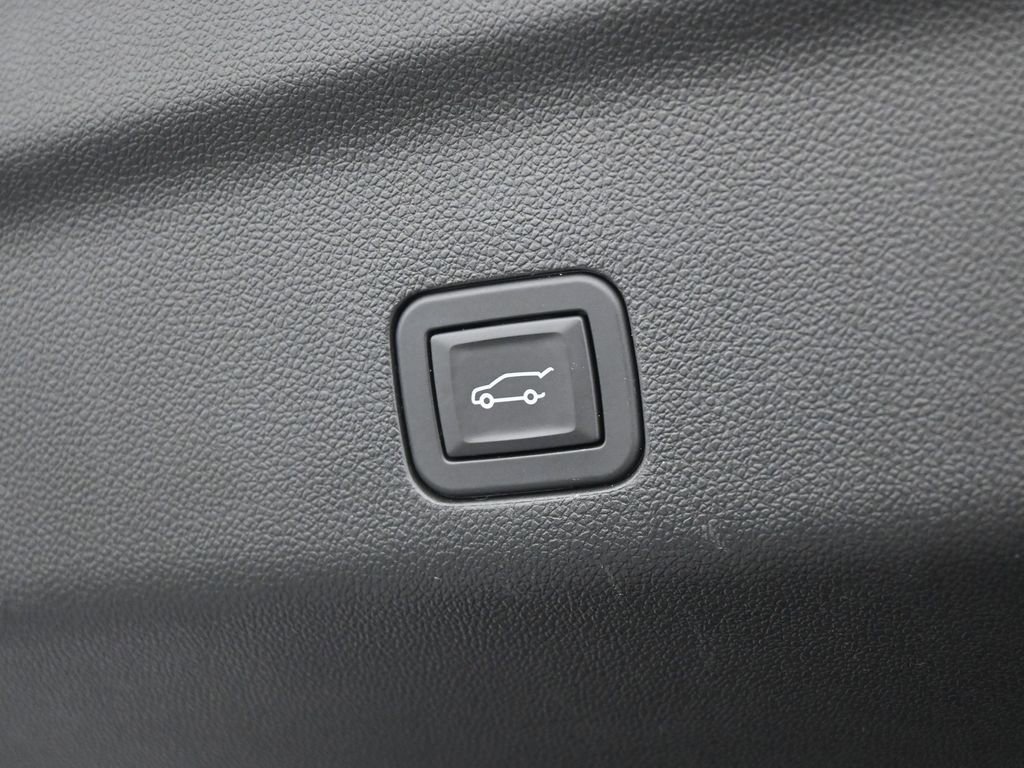 Used 2024 Chevrolet Tahoe High Country image 40