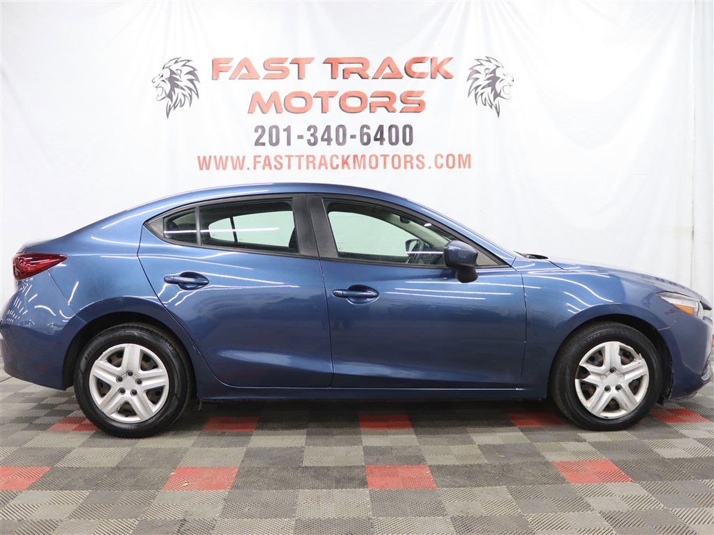 Used 2018 MAZDA MAZDA3 Sport FWD image 5