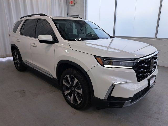 Used 2025 Honda Pilot Touring image 5