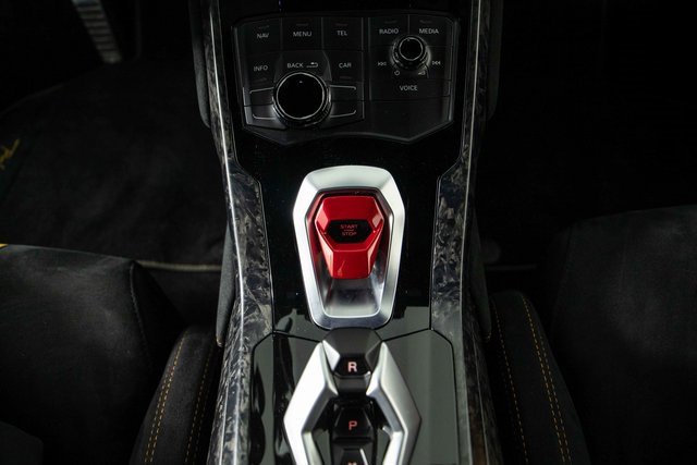 Used 2018 Lamborghini Huracan Performante image 20