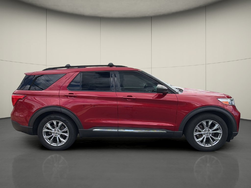 Used 2021 Ford Explorer XLT RWD image 2