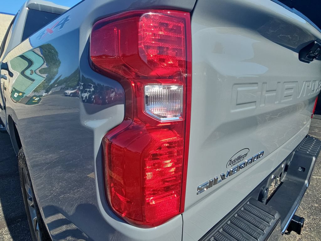 Used 2024 Chevrolet Silverado 1500 LT AWD/4WD image 39